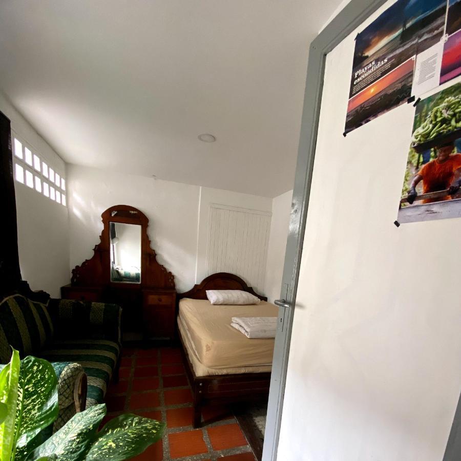 Hostal Casa Las Tias Medellin Exterior photo